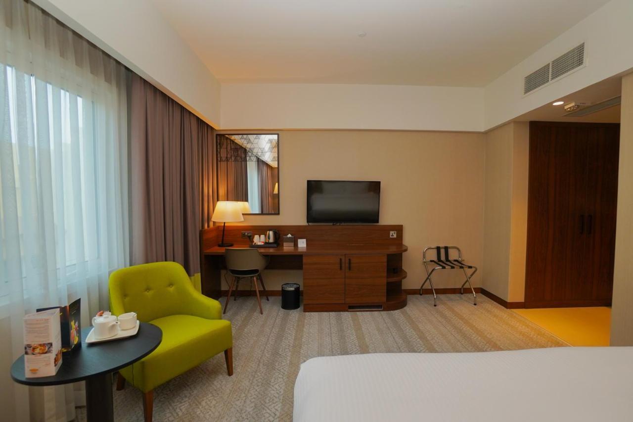 The Grand Lux Hotel Ad Dawhah Esterno foto A room at the hotel