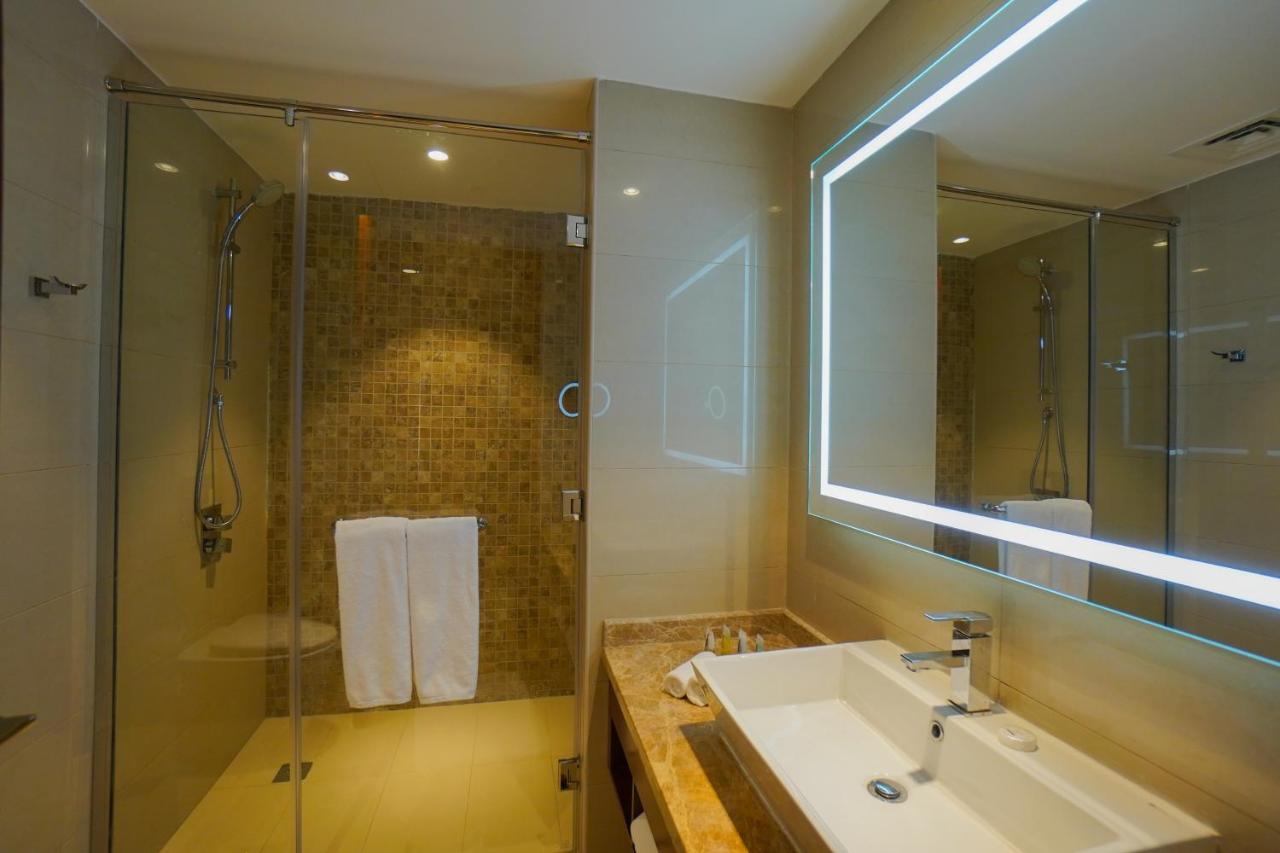 The Grand Lux Hotel Ad Dawhah Esterno foto Bathroom