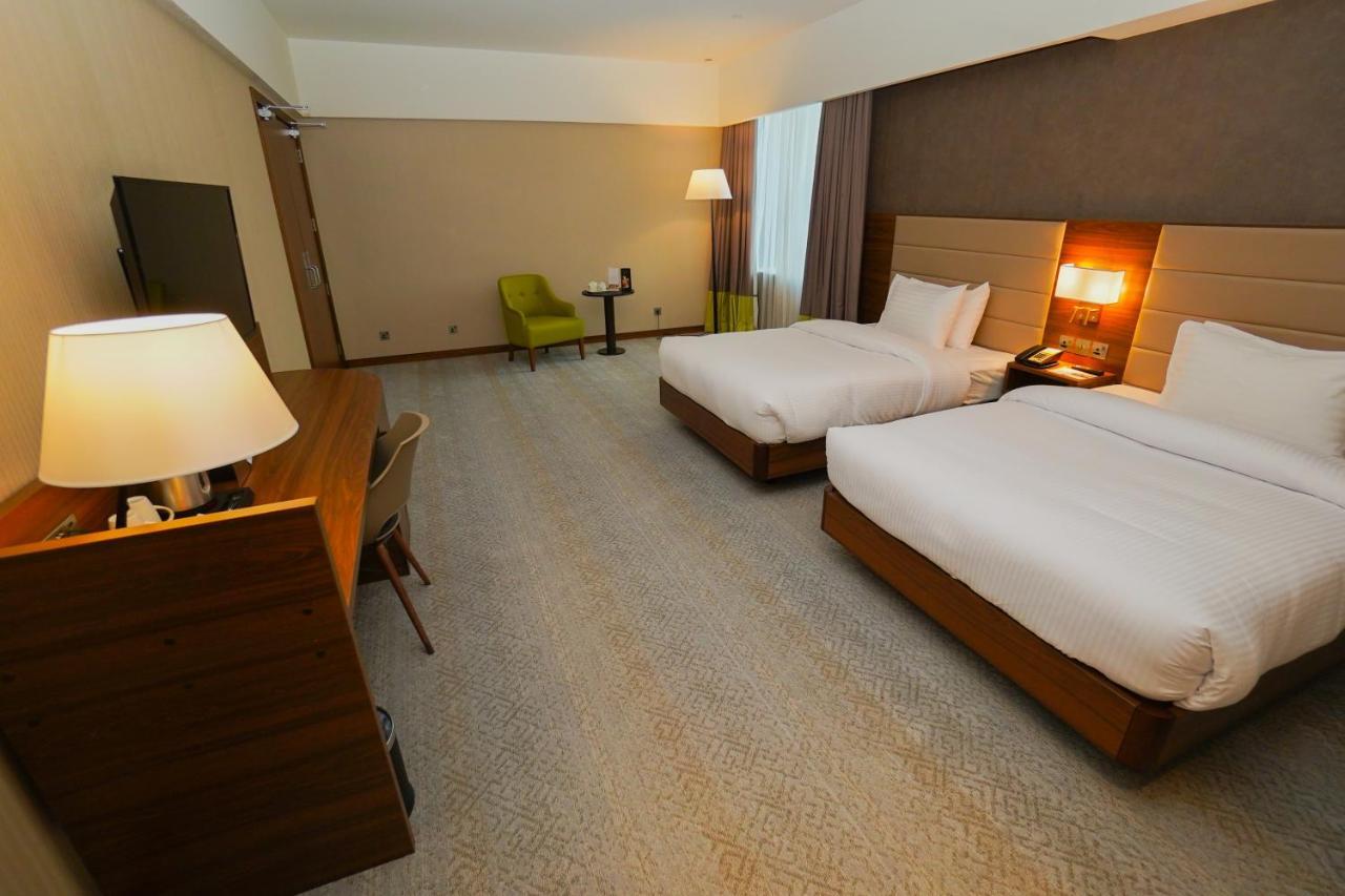 The Grand Lux Hotel Ad Dawhah Esterno foto A room at the hotel