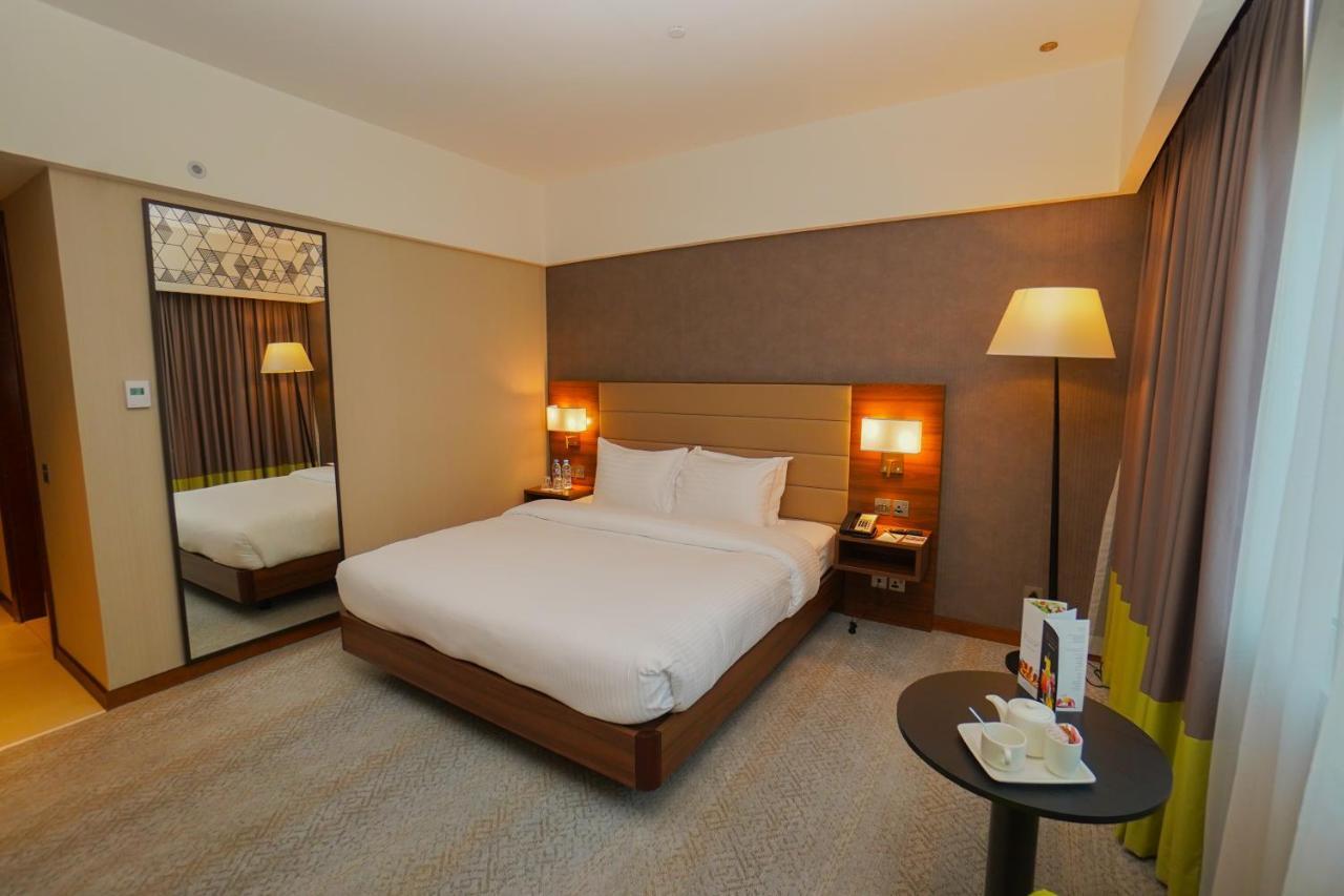 The Grand Lux Hotel Ad Dawhah Esterno foto A room at the hotel
