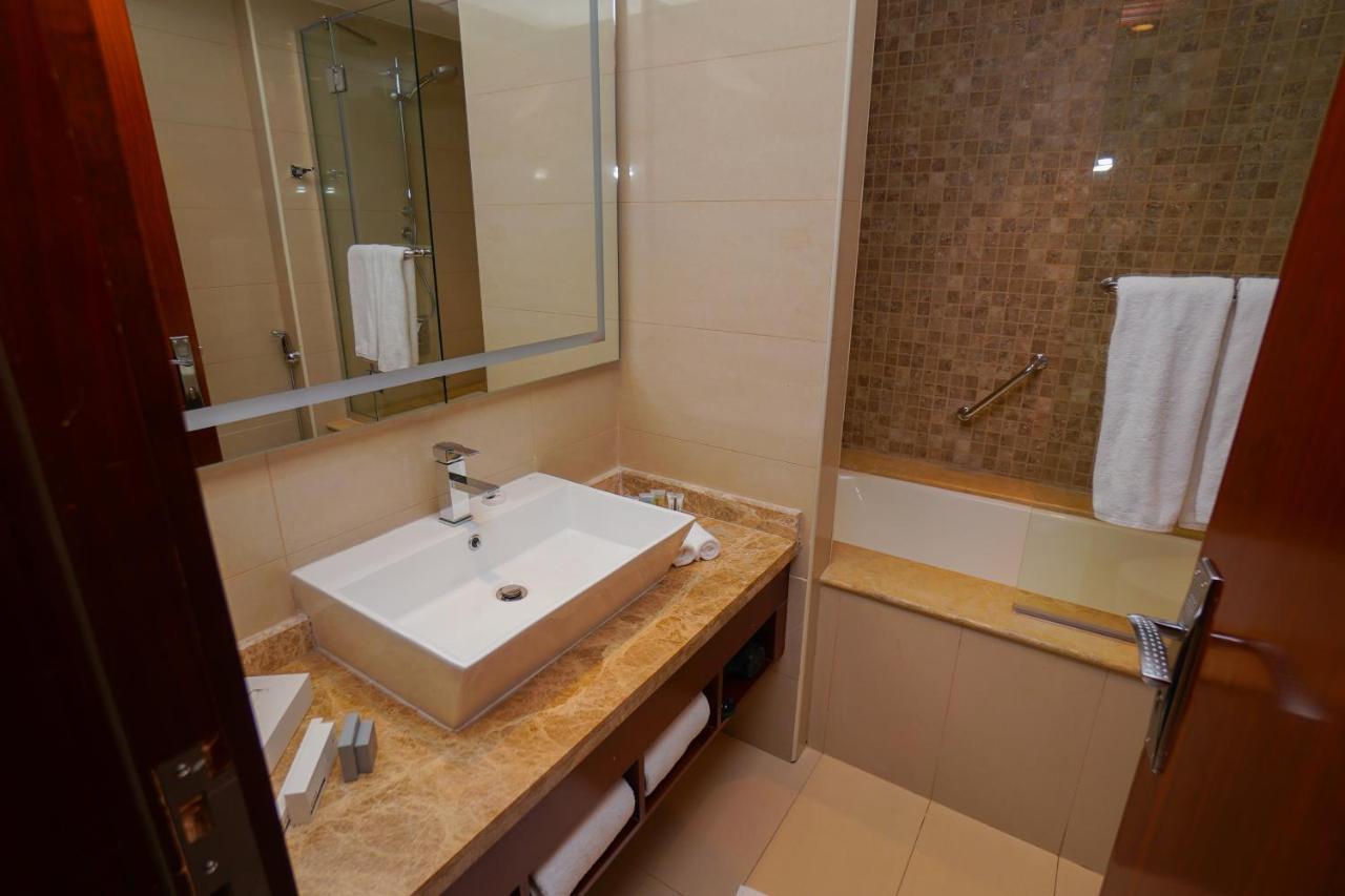 The Grand Lux Hotel Ad Dawhah Esterno foto Bathroom