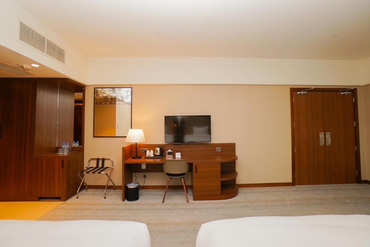 The Grand Lux Hotel Ad Dawhah Esterno foto A room at the hotel