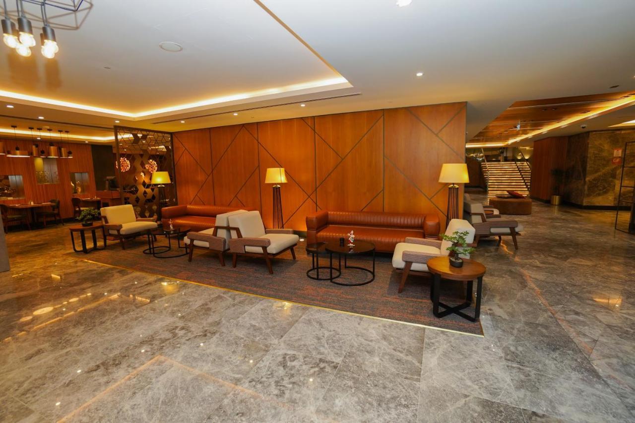 The Grand Lux Hotel Ad Dawhah Esterno foto The lobby of the hotel